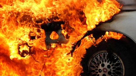 В Умані на стоянці згоріло два автомобілі