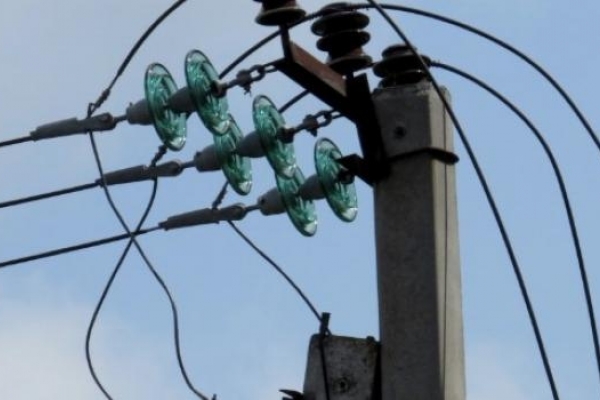 Черкаські енергетики попереджають про можливі пориви електродротів через негоду