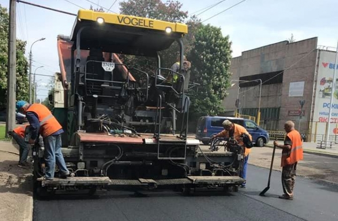 У Черкасах триває ремонт міських автошляхів