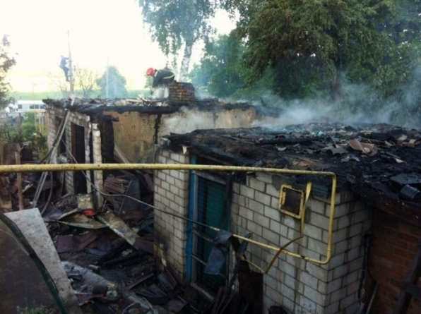 На Черкащині пожежа знищила надвірну споруду