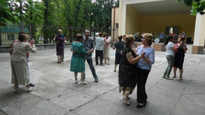 У Звенигородці щосуботи танцюють під духовий оркестр