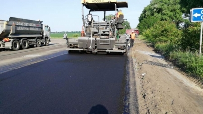 На Золотоніщині та Чорнобаївщині ремонтують дорогу державного значення
