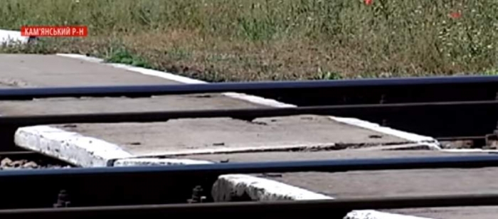 За смерть хлопчика під потягом можуть покарати вчительку (відео)