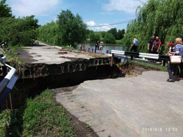 Зруйновані дамби, плавуни та підтоплення – наслідки негоди на Черкащині
