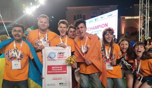 Черкаські школярі вибороли срібло на чемпіонаті з робототехніки