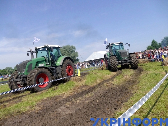 4 тисячі учасників зібрав “Трактор-фест” на Черкащині ( відео)