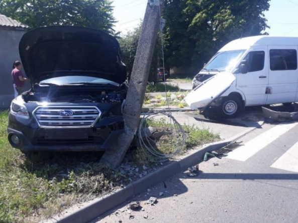 ДТП в Черкасах: пошкоджено дорожній знак та електроопору