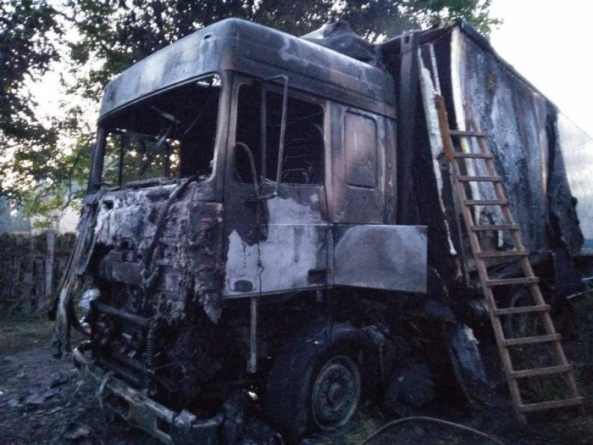 На Черкащині невідомі підпалили вантажівку (фото)