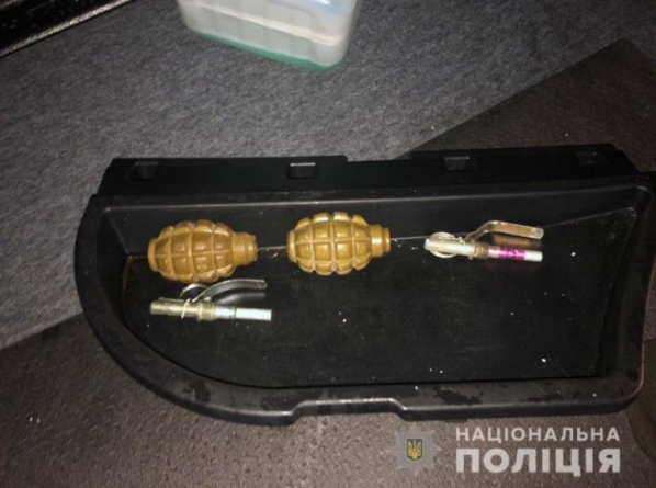 На Черкащині поліція з погонею затримала іноземців з гранатами