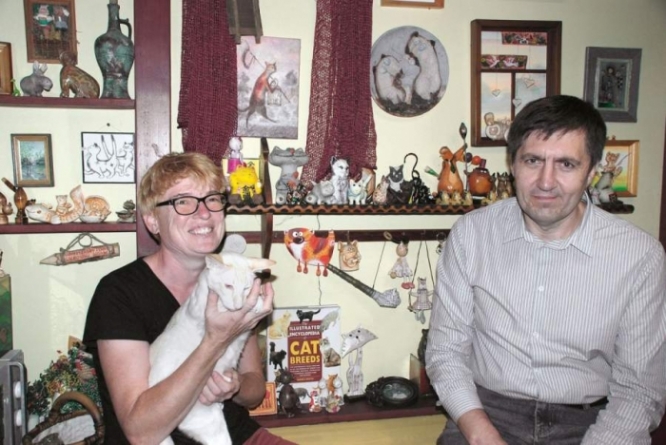 Черкаське подружжя 17 років колекціонує котів з усього світу