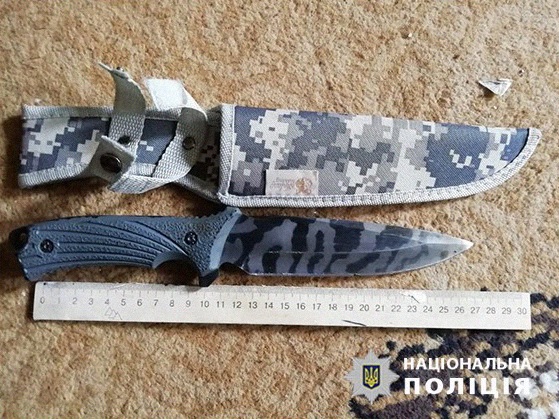 На Черкащині чоловік наніс ножове поранення у спину поліцейському