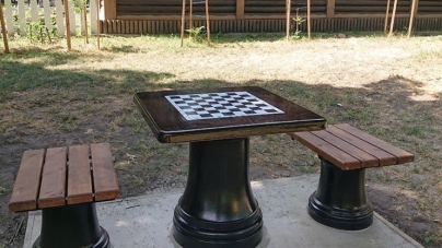 У сквері «Юність» днями встановлять столи для гри в шахи