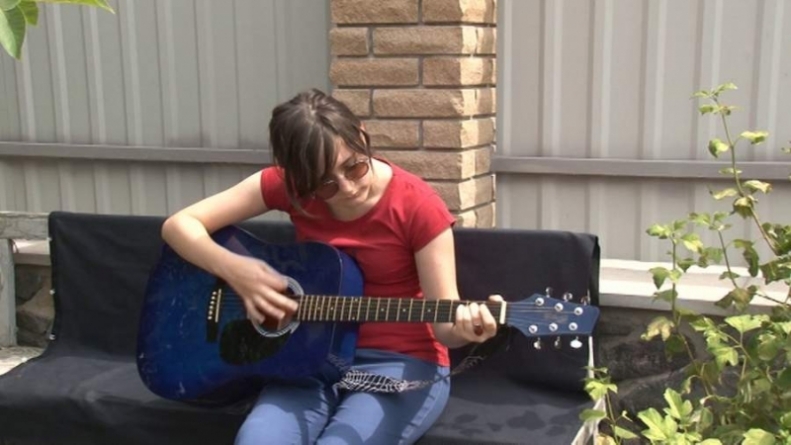 13-річна тальнівчанка грає на 13-ти музичних інструментах (відео)