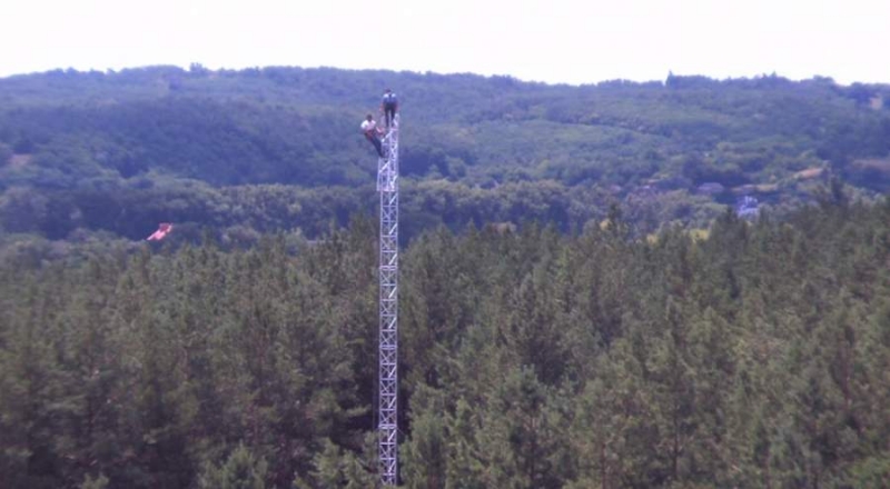У Чигиринському лісництві встановили нову вежу для камери відеоспостереження за лісовими масивами