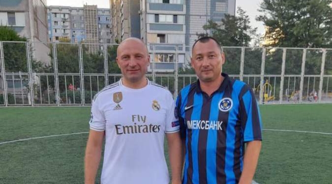 Представники Черкаської міськради зіграли у футбол з командою мікрорайону Митниця