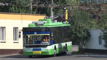 У Черкасах вчать на водіїв тролейбусів (відео)