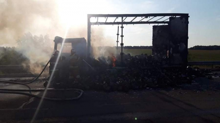 На Жашківщині під час руху загорівся вантажний автомобіль (фото)