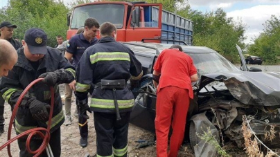 ДТП на Черкащині: людину затисло в авто (фото)