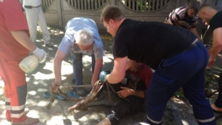 На Черкащині із колектора з нечистотами врятували двох чоловіків (фото)