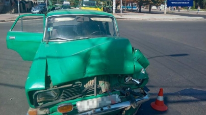 У Черкасах п’яний водій авто «Москвич» спричинив потрійну ДТП (фото)