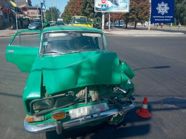 У Черкасах п’яний водій авто «Москвич» спричинив потрійну ДТП (фото)