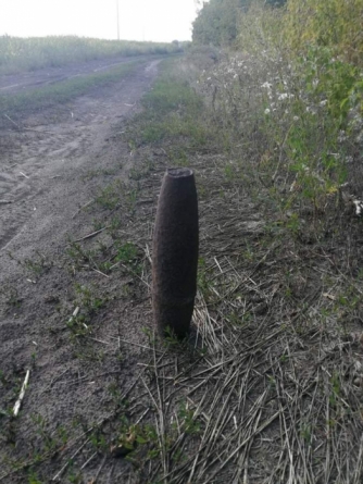 На Черкащині на узбіччі дороги знайшли снаряд часів війни