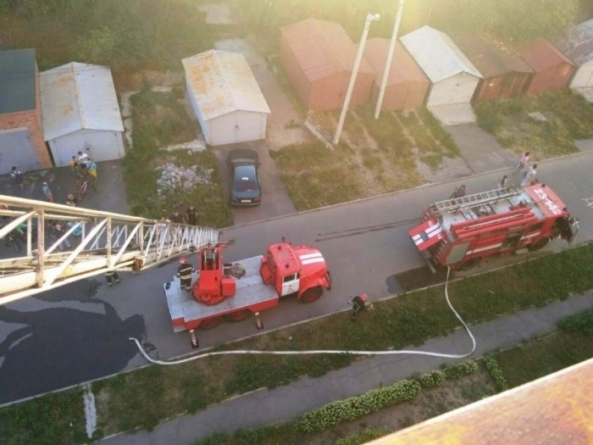 В Умані горіла 5-поверхівка: рятувальники евакуювали мешканців будинку