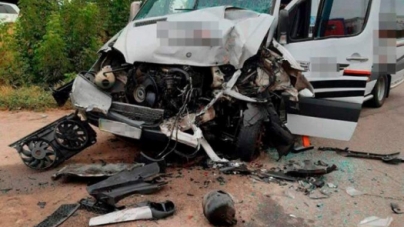 На Черкащині через неуважність водій вантажівки зіткнувся з маршрутним автобусом (фото)