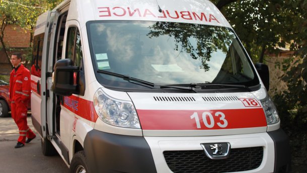 У Черкаській багатоповерхівці масове отруєння: працюють швидкі