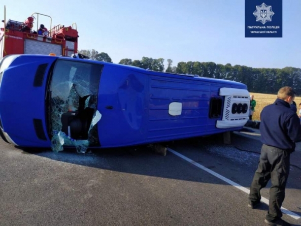 В результаті ДТП з рейсовим автобусом одна людина померла