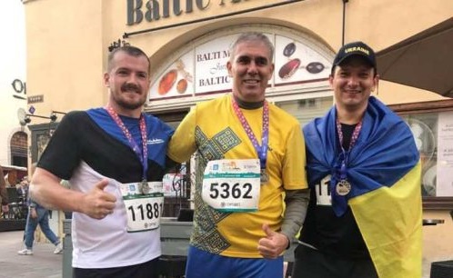 АТОвець з Черкащини без руки і ноги пробіг марафон у Талліні