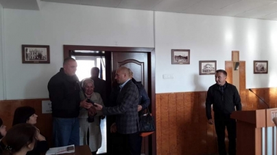 Міський голова Черкас нагородив військового за мужність і героїзм