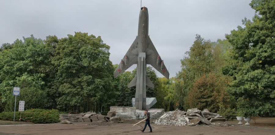 У Черкасах реставрують пам`ятник “літак” (відео)