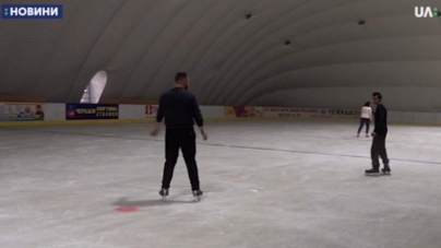У Черкасах запрацювала ковзанка на Центральному стадіоні (відео)