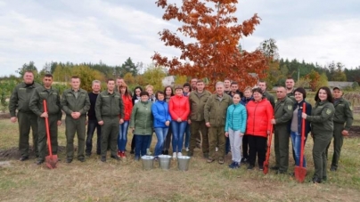 На честь захисників України у Смілянському лісгоспі висадили екзотичні рослини