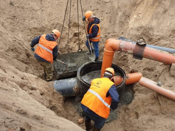 Масштабний ремонт колодязя водовідведення виконують у Соснівці (фото)
