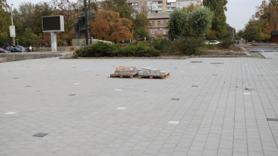 На площі 700-річчя у Черкасах триває капітальний ремонт (фото)