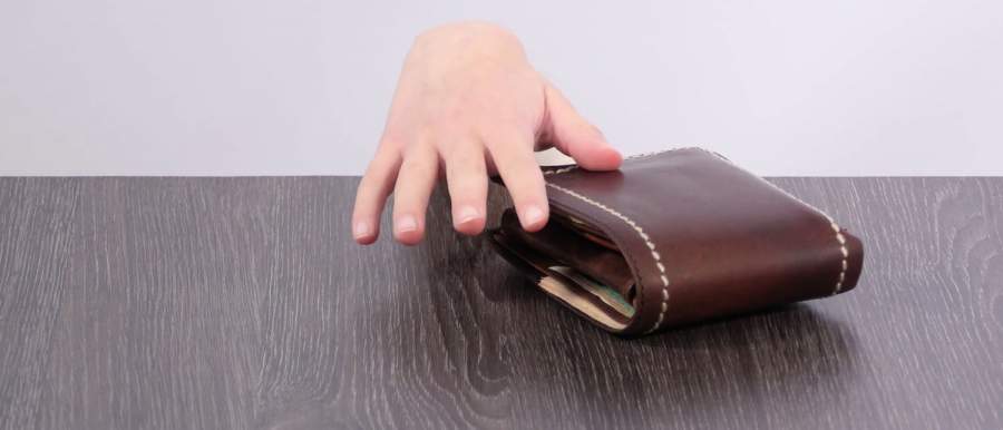 Шукають школяра, який вкрав гаманець з каси в черкаському магазині (відео)