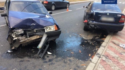У Черкасах сталася ДТП за участі трьох автівок: є постраждала