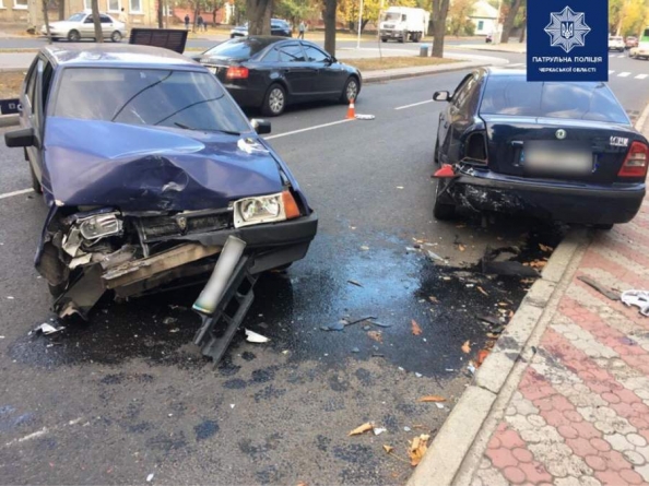 У Черкасах сталася ДТП за участі трьох автівок: є постраждала