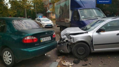 У Черкасах зіткнулися автомобілі: постраждала жінка (фото)