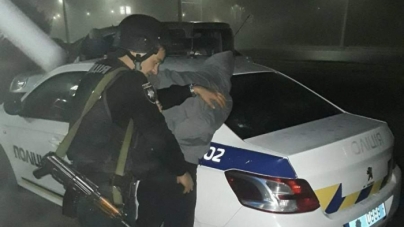 Погуляв: відвідувача караоке-бару в Черкасах вгамовували поліцейські охорони