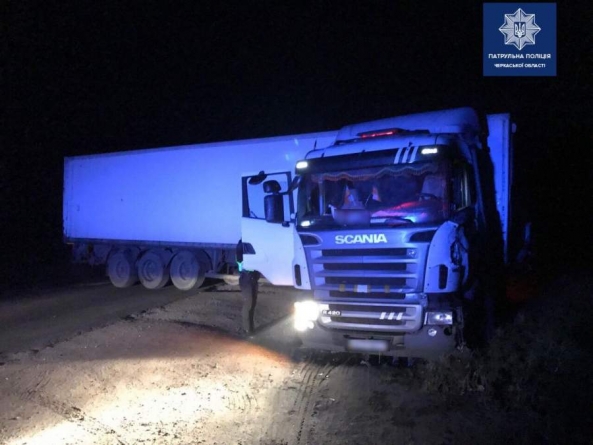 На Уманщині п’яний водій вантажівки намагався втекти від патрульних