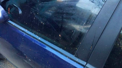Черкасець закидав автомобіль порушника ПДР томатами (фото)