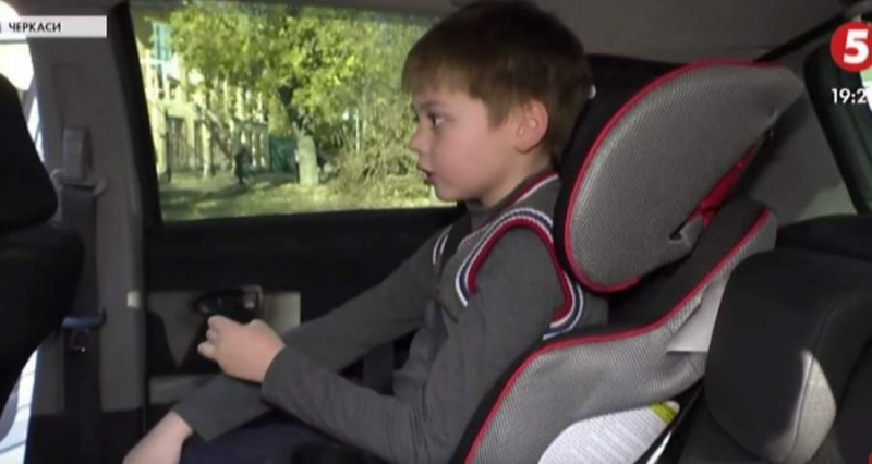Як реагують жителі Черкас на штрафи за перевезення дітей без автокрісел (відео)