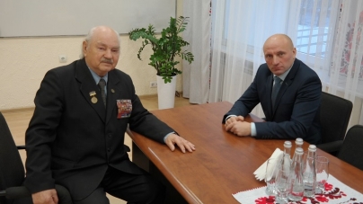 Анатолій Бондаренко зустрівся із ветераном війні в Афганістані Геннадієм Кузьмичовим
