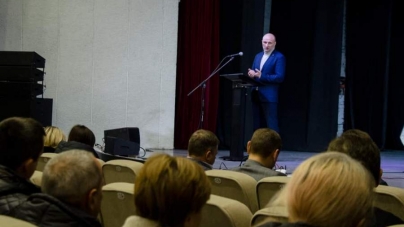 Анатолій Бондаренко пропонує наступного року виділити кожній школі по мільйону гривень