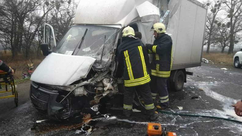 ДТП на Черкащині: рятувальники деблокували водія (відео)