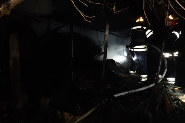 У Черкасах в пожежі згоріли дрова (фото)