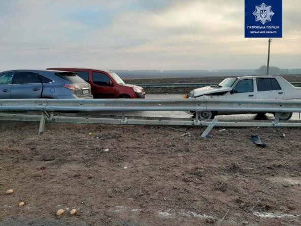 ДТП на Черкащині: не розминулися два автомобілі (фото)